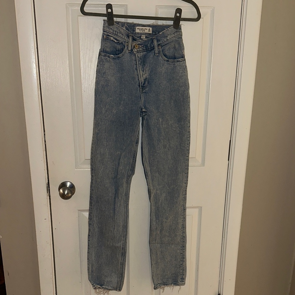Abercrombie & Fitch The ‘90s Straight Ultra High Rise Curve Love Jeans